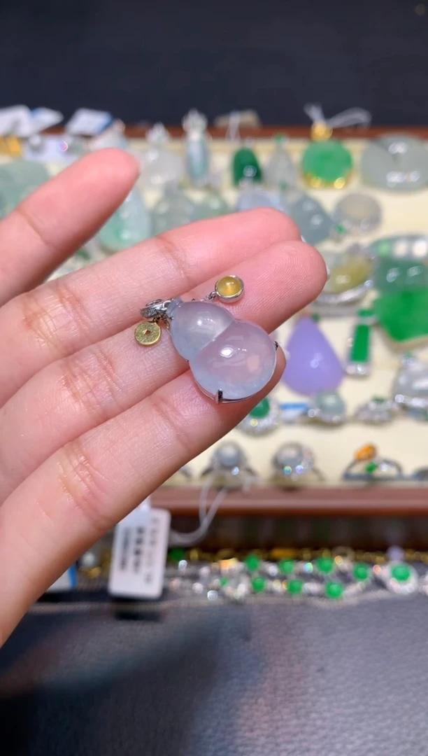 颈饰18K金镶嵌翡翠1