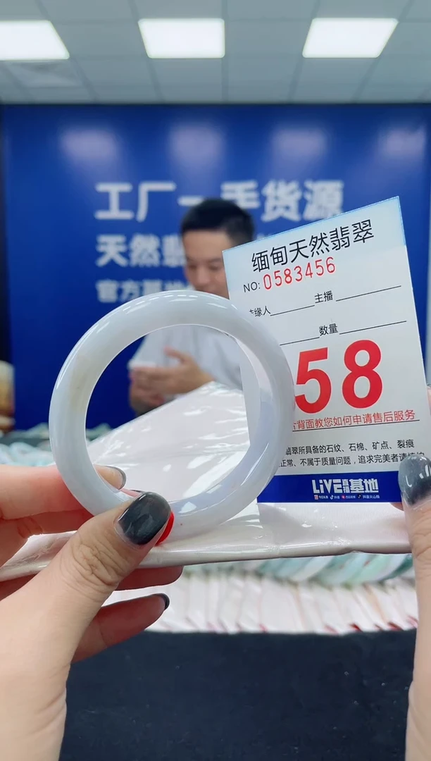未镶嵌手镯翡翠天然翡翠手镯