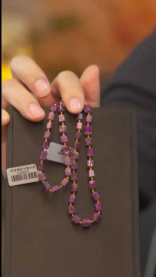 苏纪石（舒俱来）未镶嵌项链阿*.89号红丝绒方糖