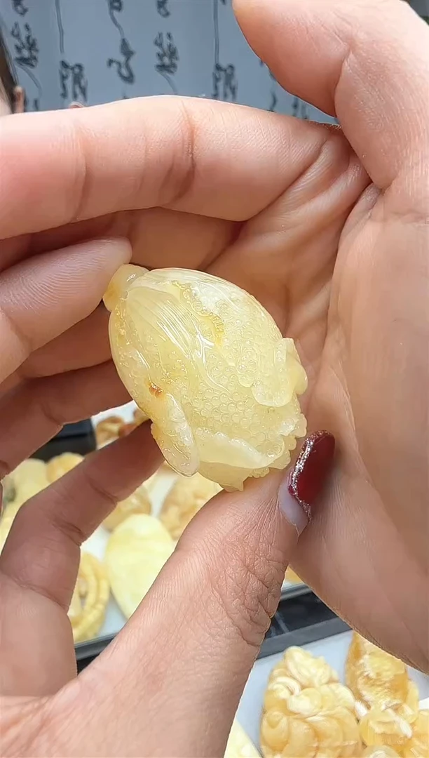 【闪购商品】琥珀裸石未镶嵌挂坠