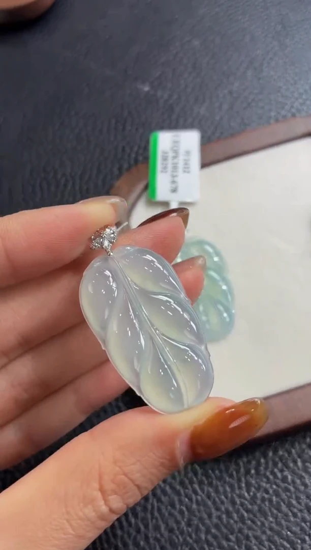 18K金镶嵌定制翡翠DDJ47004