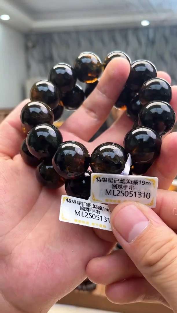 未镶嵌琥珀裸石19mm星际蓝手串多样性发其中一件