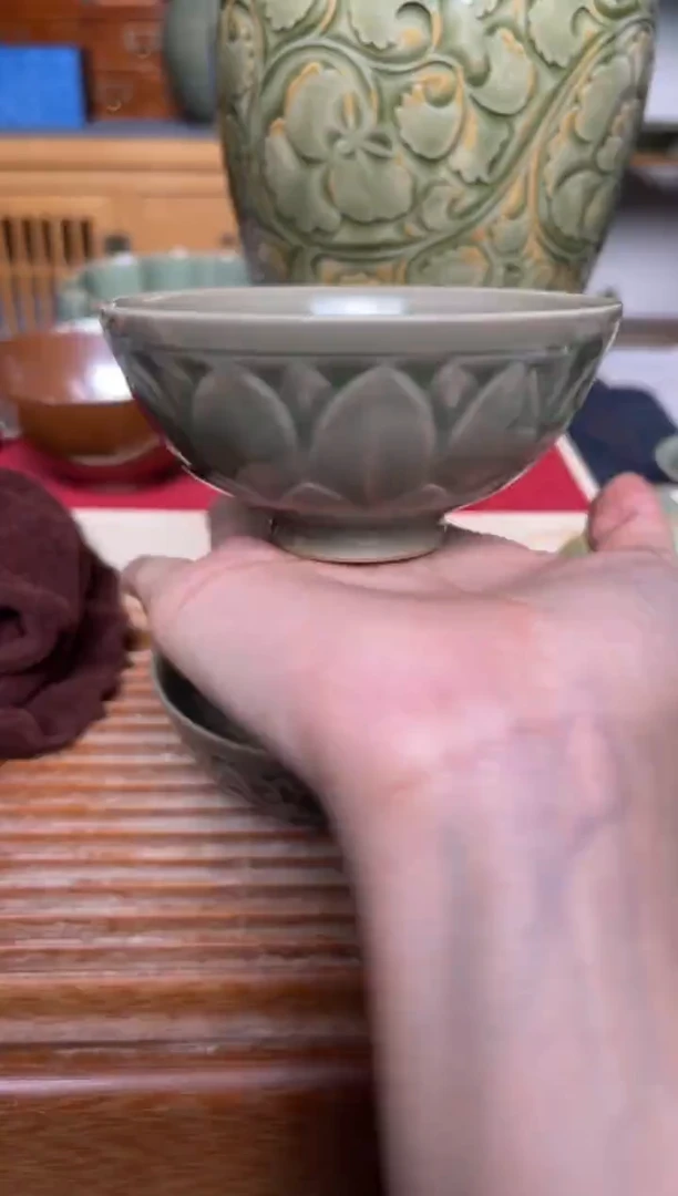 【闪购商品】其他纯手工秘色剔花莲瓣杯 无款 内刻莲纹