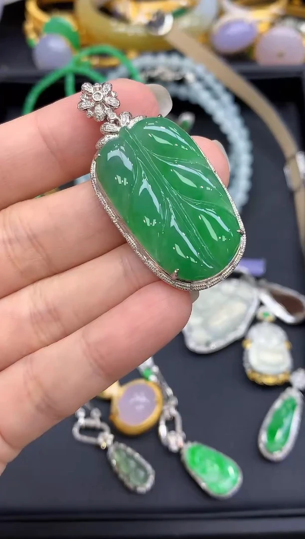 颈饰18K金镶嵌翡翠695-中国好珍宝