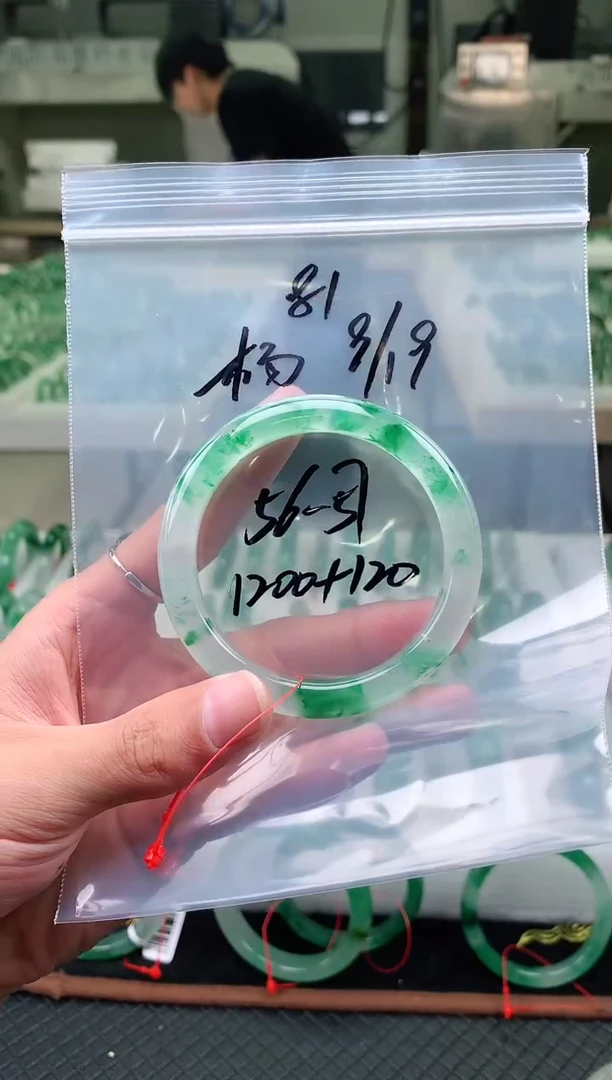 未镶嵌非洲翠石英质玉非洲翠手镯56-57圈口81号