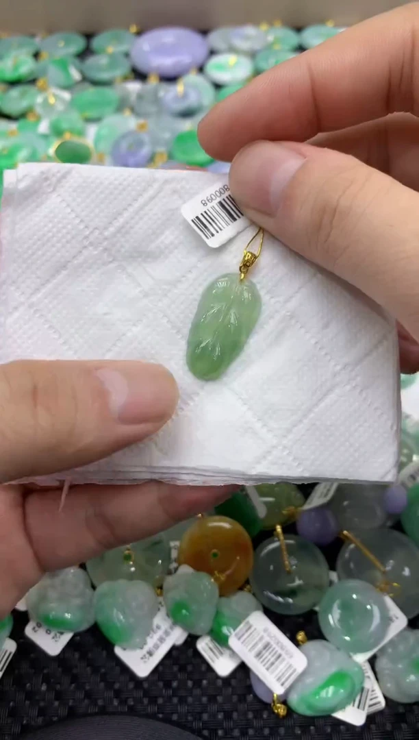 颈饰未镶嵌翡翠天然缅甸翡翠A货