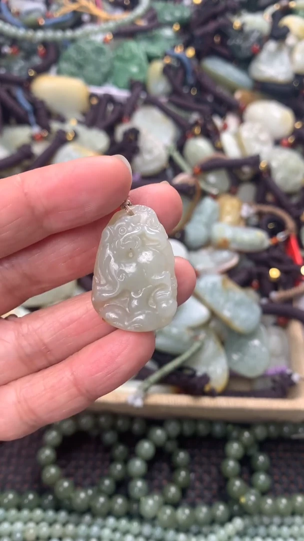 【闪购商品】和田玉颈饰未镶嵌多样性发货没有证书拍一发一有瑕