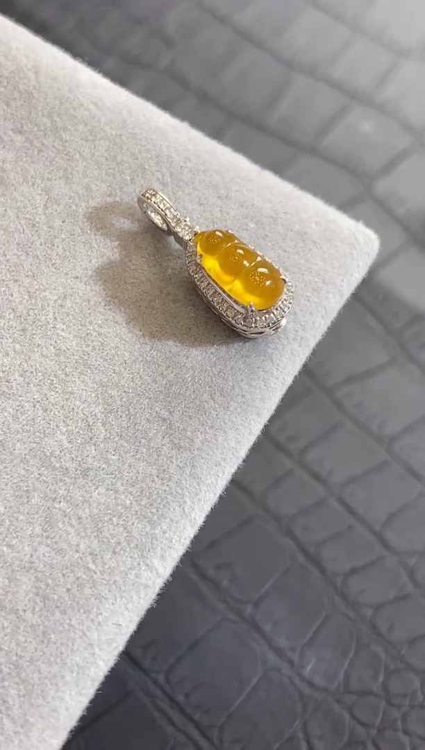 颈饰18K金镶嵌翡翠收到货48小时鉴赏期（超时不退不换）