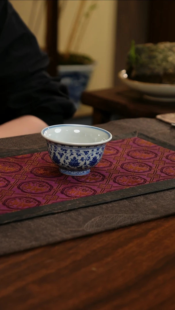 杯子莹焰堂缠枝莲压手杯