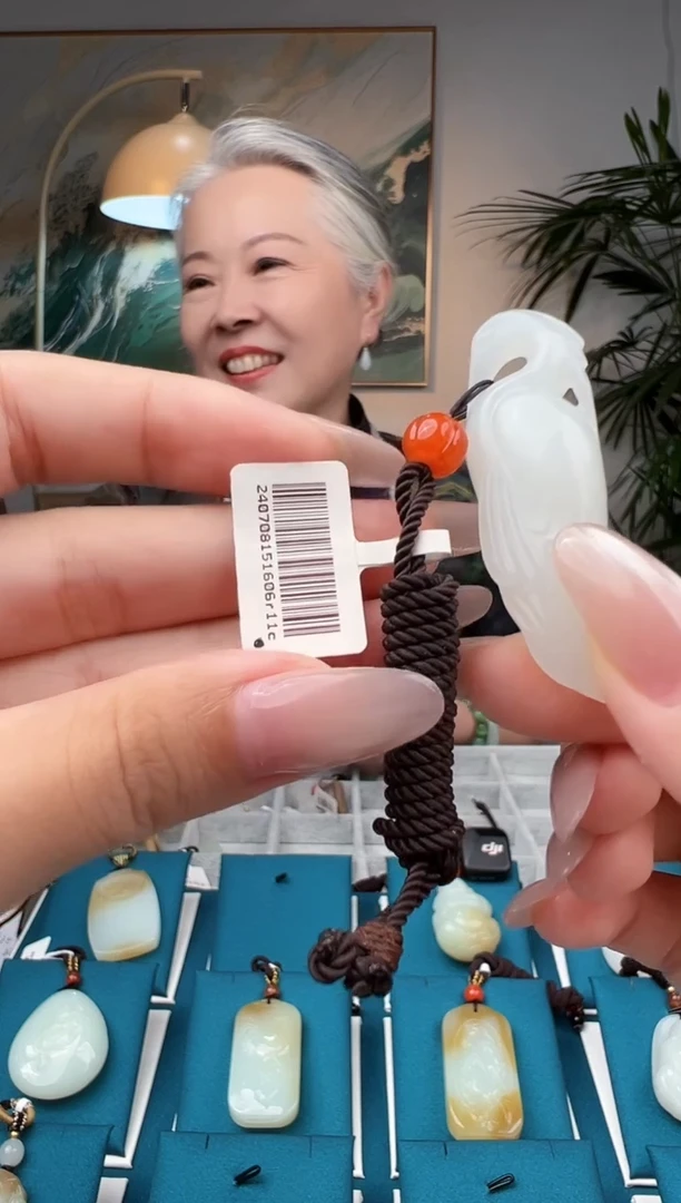 颈饰未镶嵌和田玉吊坠 SY