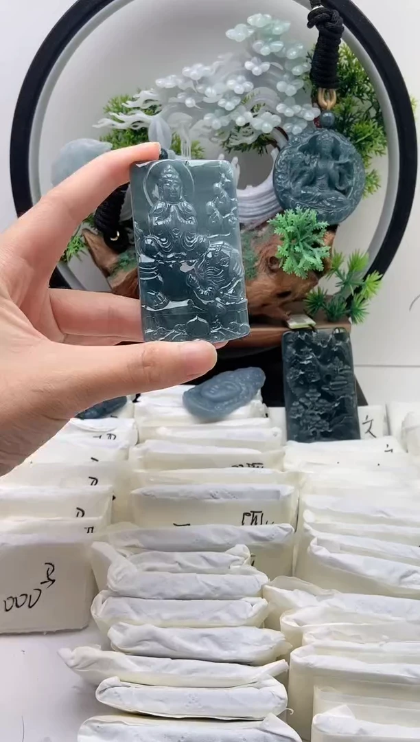 翡翠未镶嵌颈饰普贤