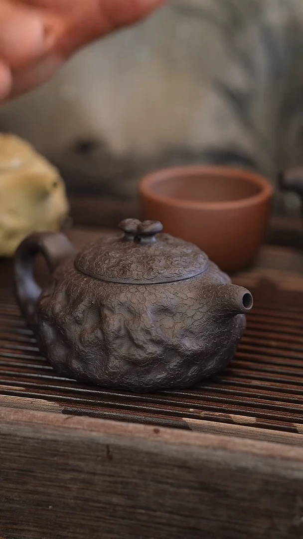 茶壶紫砂供春 黑金砂 180cc