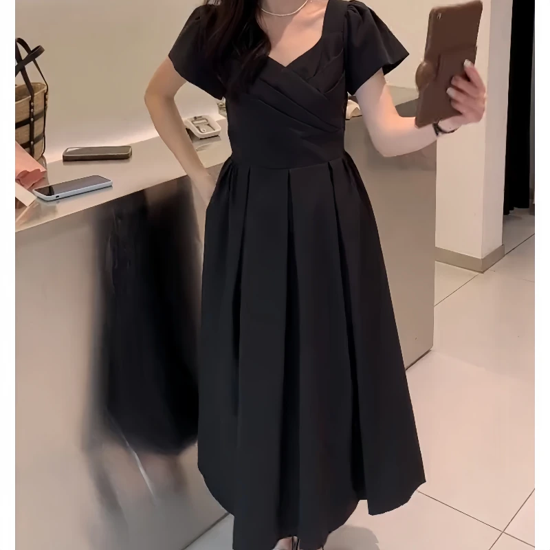 夏季时尚百搭胖mm黑色显瘦法式v领气质中长连衣裙收腰小黑裙褶皱