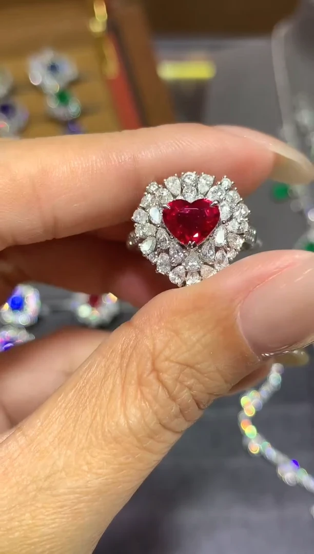 18K金镶嵌戒指红宝石1.26CT