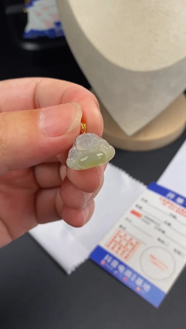 颈饰18K金镶嵌翡翠天然A货翡翠