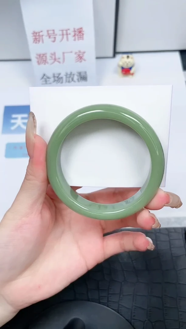 【闪购商品】石英质玉手镯未镶嵌Q60-58.5