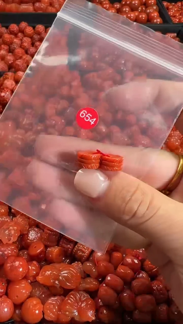 颈饰未镶嵌南红玛瑙1