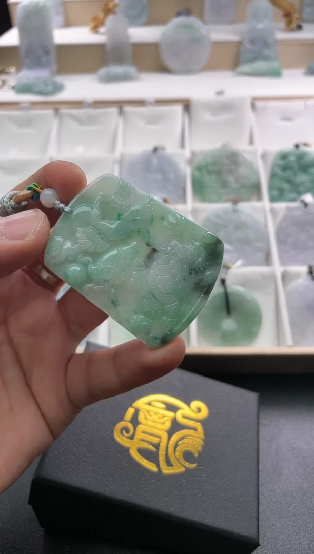 翡翠未镶嵌颈饰..../4/26/ 103