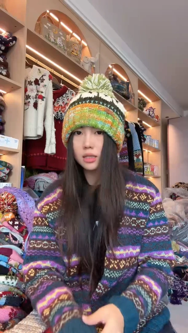 羊毛彩绿翻边小羊帽