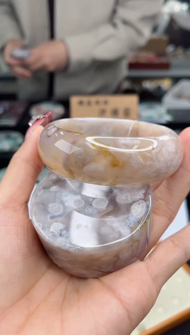 【闪购商品】石英质玉手镯未镶嵌57圈口（赠品镯心）1600086