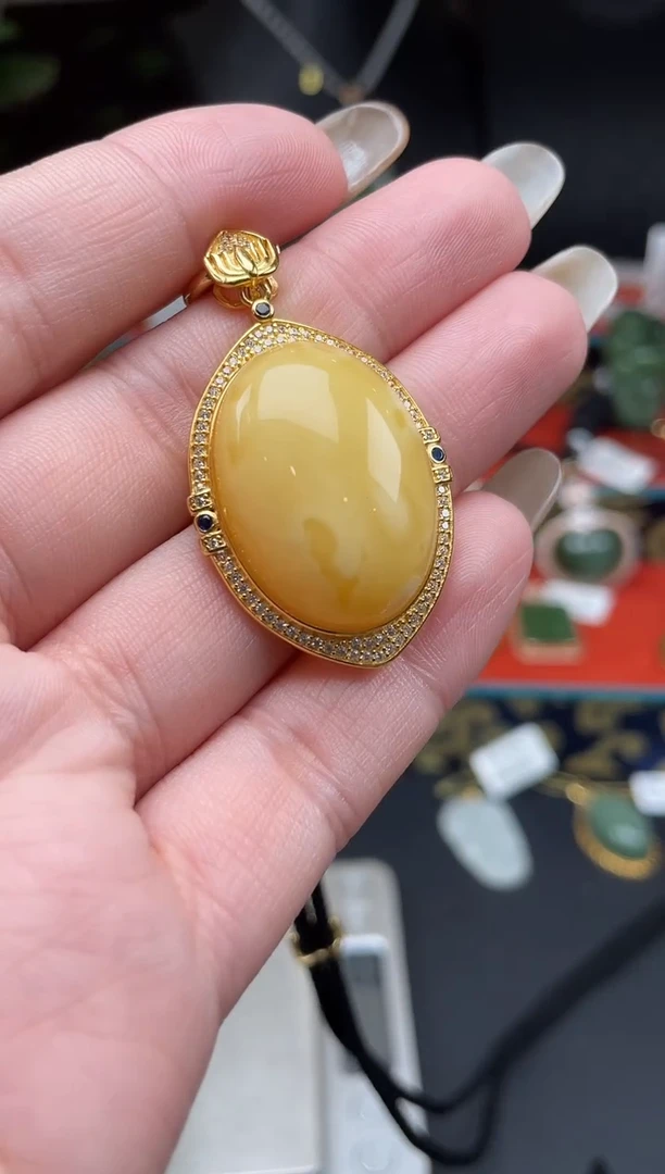 蜜蜡颈饰银S925镶嵌吊坠TA02