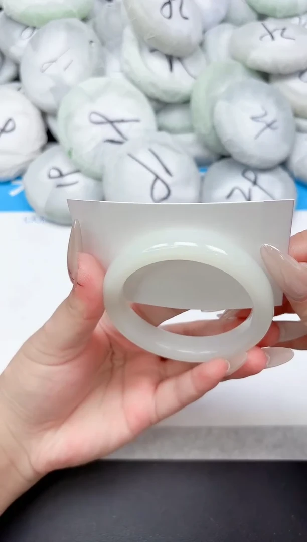 未镶嵌手镯石英质玉134-55.7