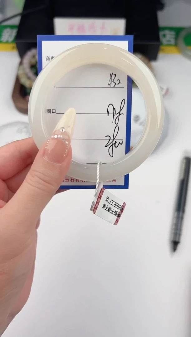 未镶嵌手镯和田玉30颜色微差无瑕