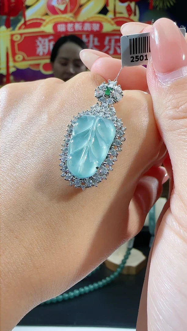 【闪购商品】翡翠吊坠(不含链)合金叶子多样性发一