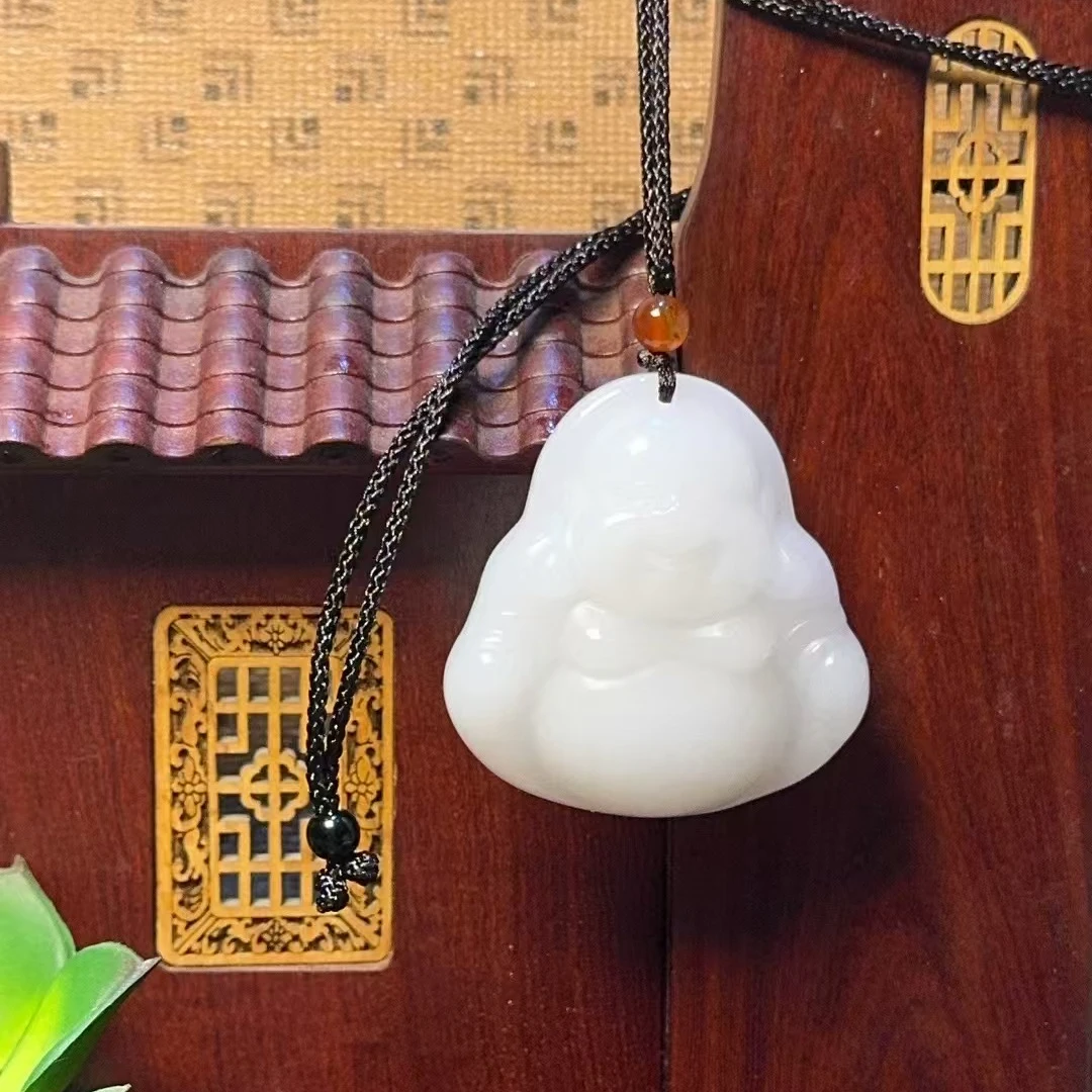 新疆精品天然山料白色精雕：大肚弥勒佛！