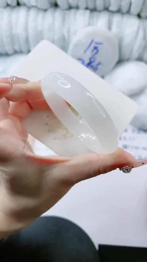 【闪购商品】石英质玉手镯未镶嵌多样性发货L59