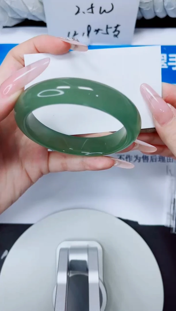 石英质玉手镯未镶嵌105/60