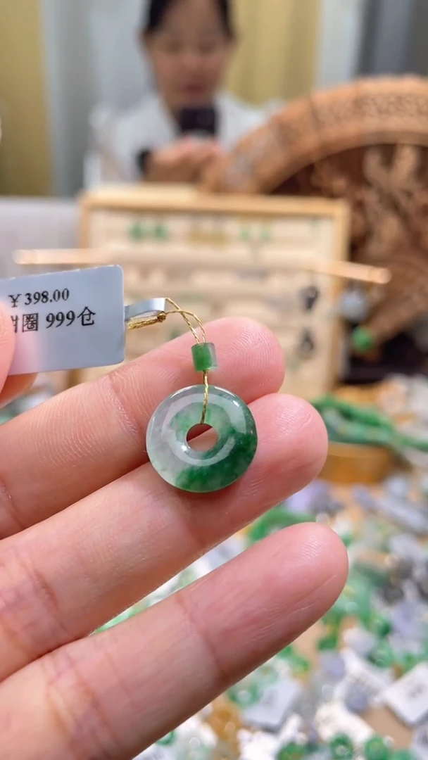 翡翠未镶嵌颈饰甜甜圈