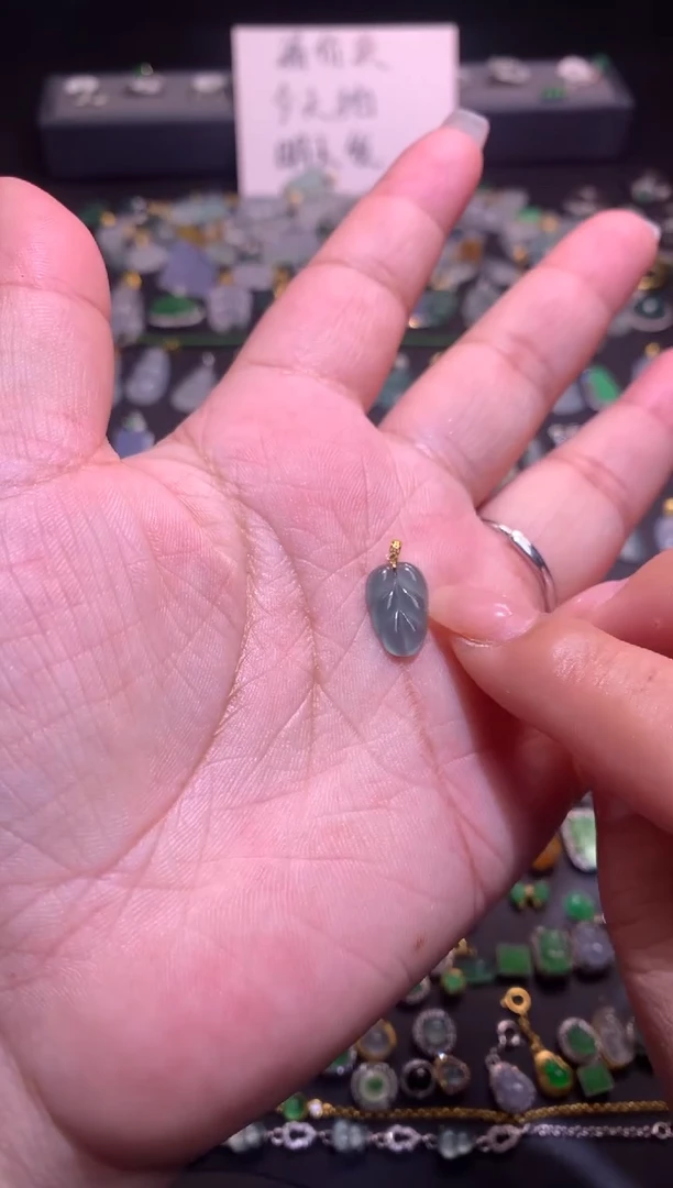 【闪购商品】翡翠吊坠(不含链)18K金镶嵌1