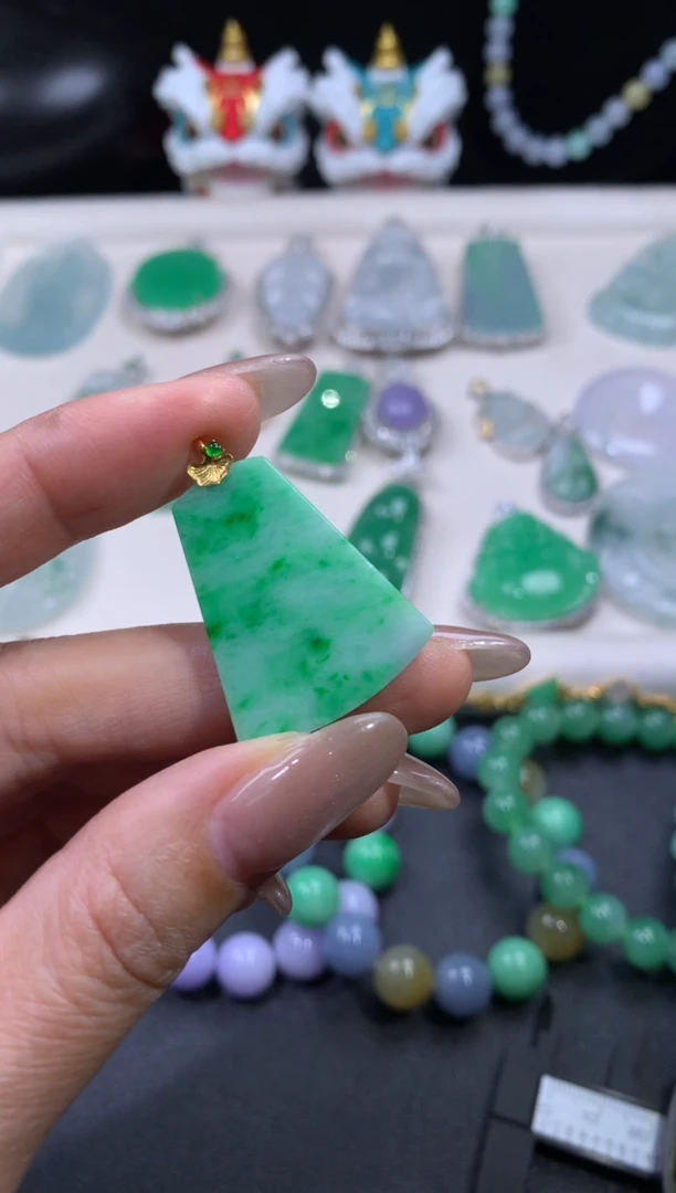 吊坠(不含链)18K金镶嵌翡翠