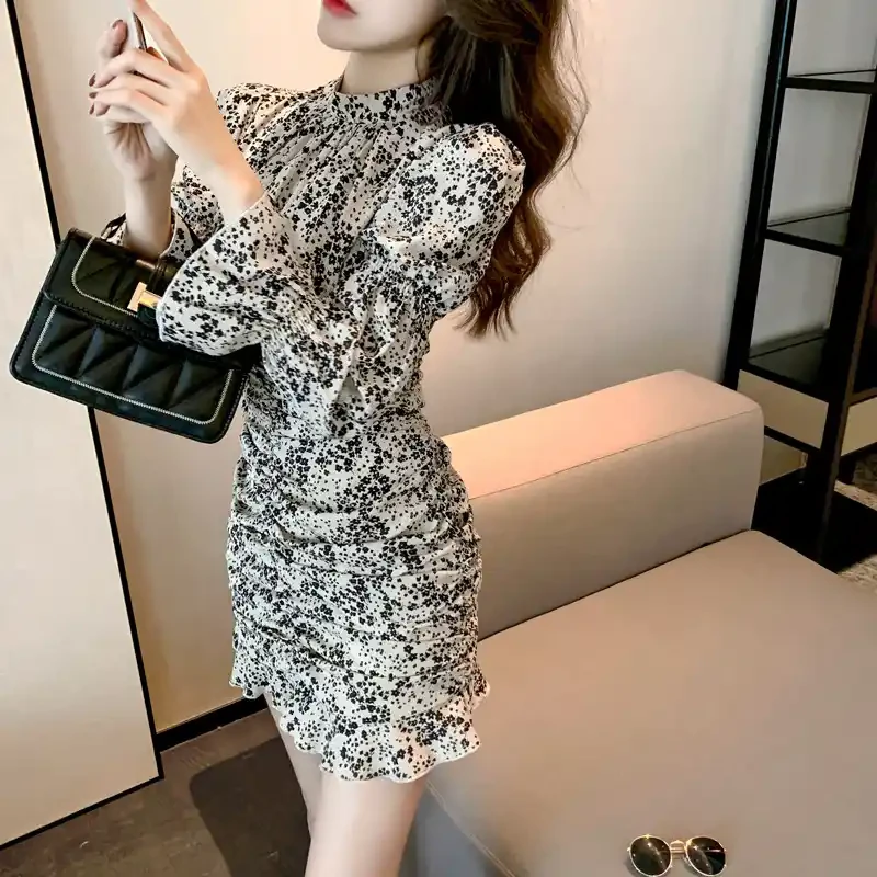 女装连衣裙扣号备注，盲拍随意发货。