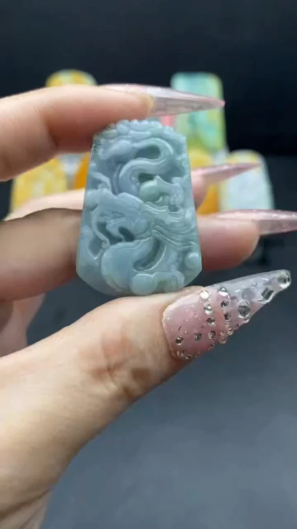 翡翠未镶嵌颈饰挂件