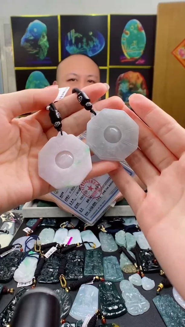 翡翠未镶嵌颈饰多样性发其一