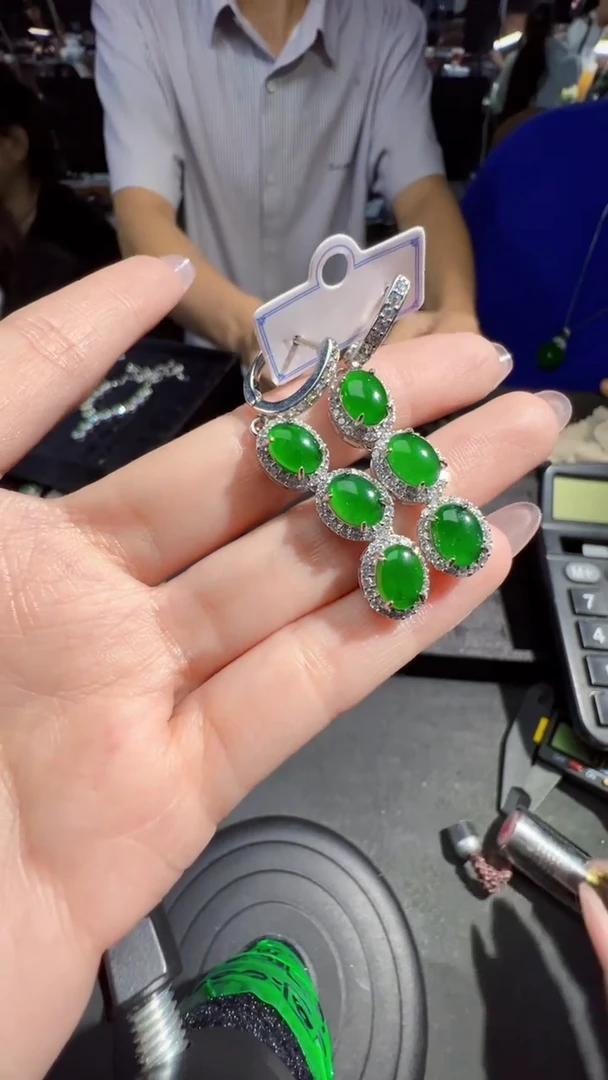 【闪购商品】定制翡翠未镶嵌耳钉商品多样性发货1