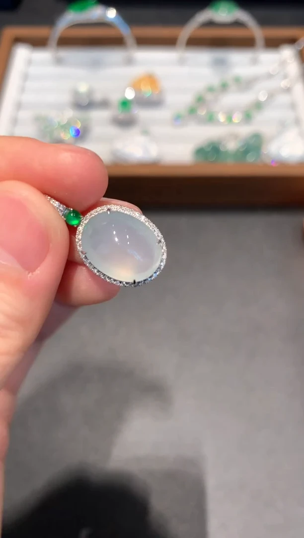 【闪购商品】翡翠吊坠(不含链)18K金镶嵌3500