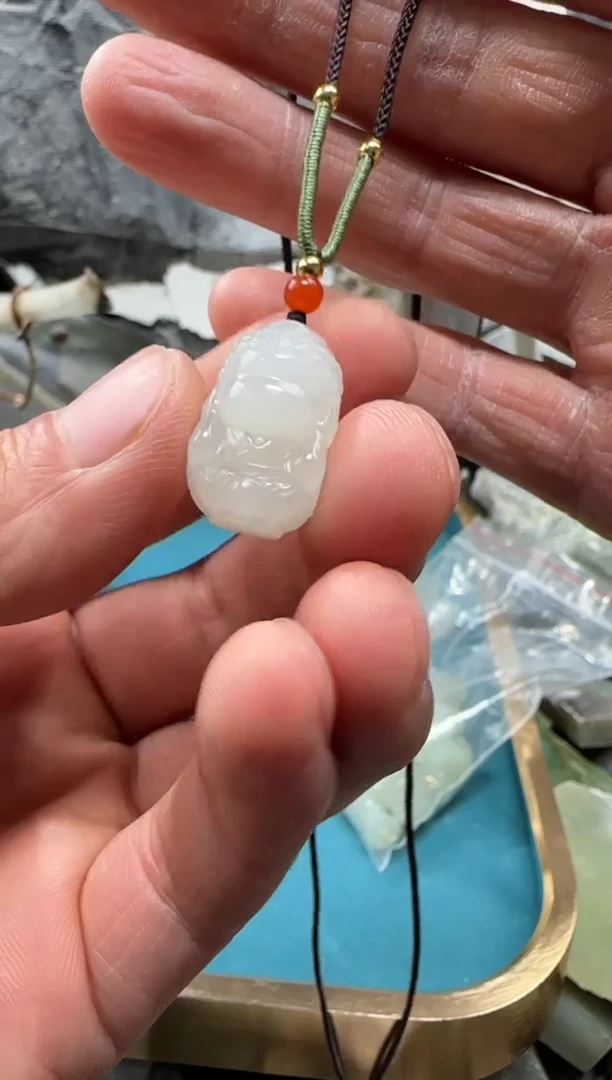 和田玉未镶嵌颈饰吊坠