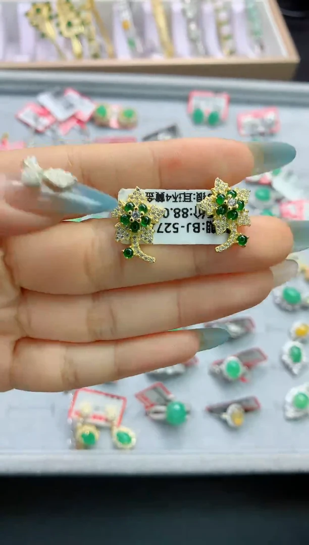 翡翠银S925镶嵌颈饰翡翠 银S925镶嵌 111