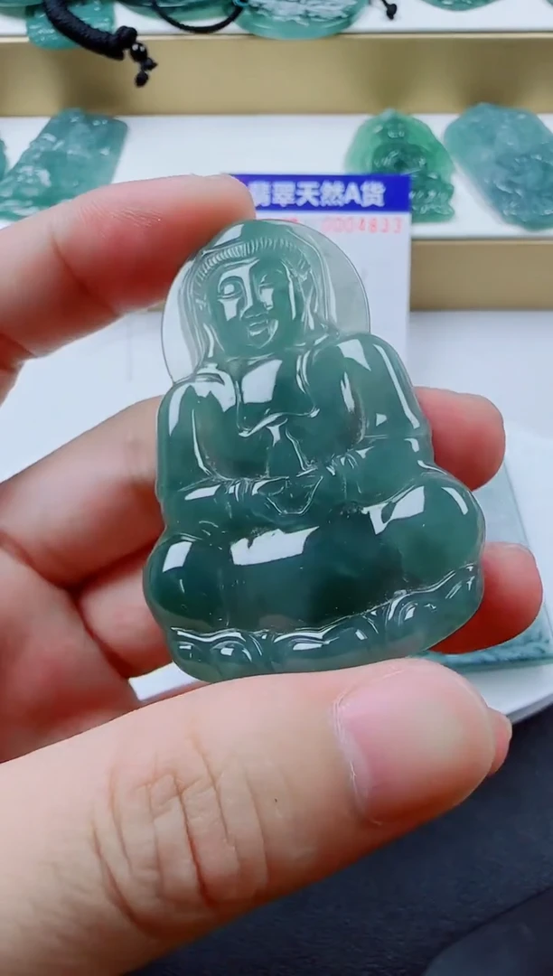翡翠未镶嵌颈饰暮*观音