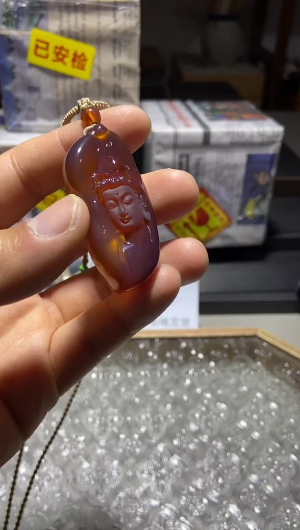 琥珀颈饰未镶嵌观音菩萨