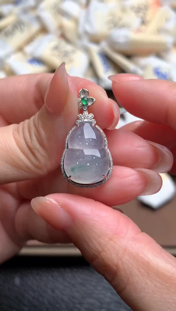 18K金镶嵌挂件翡翠一