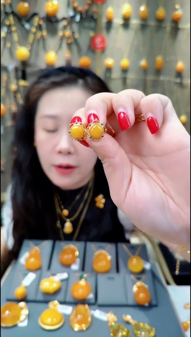 【闪购商品】蜜蜡耳饰银S925镀金镶嵌A333蜜蜡耳坠