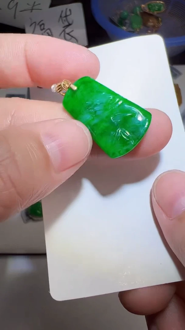 翡翠18K金镶嵌颈饰竹子