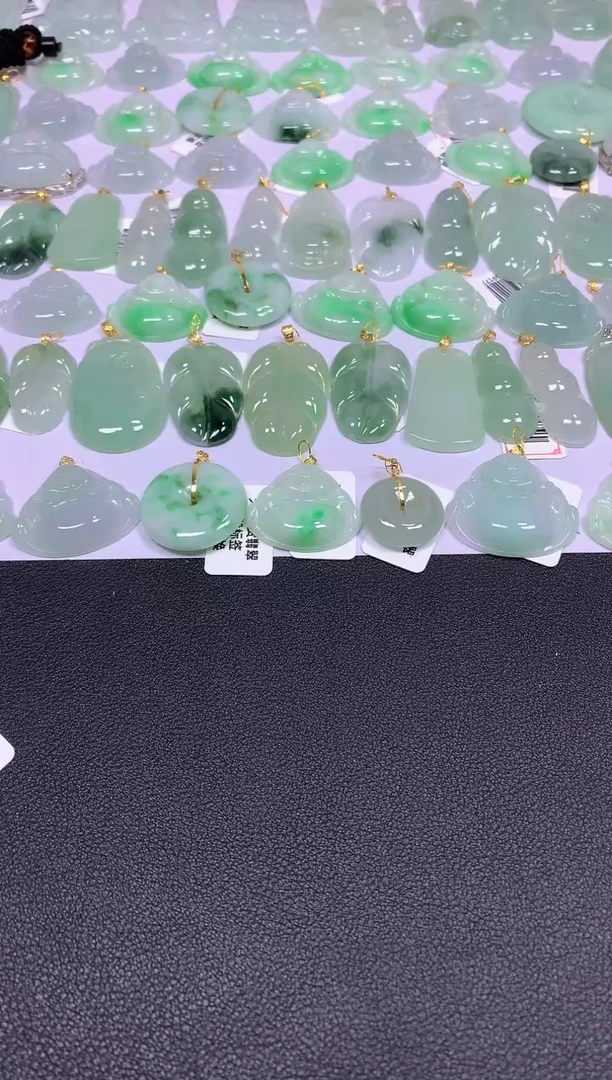 颈饰18K金镶嵌翡翠A货