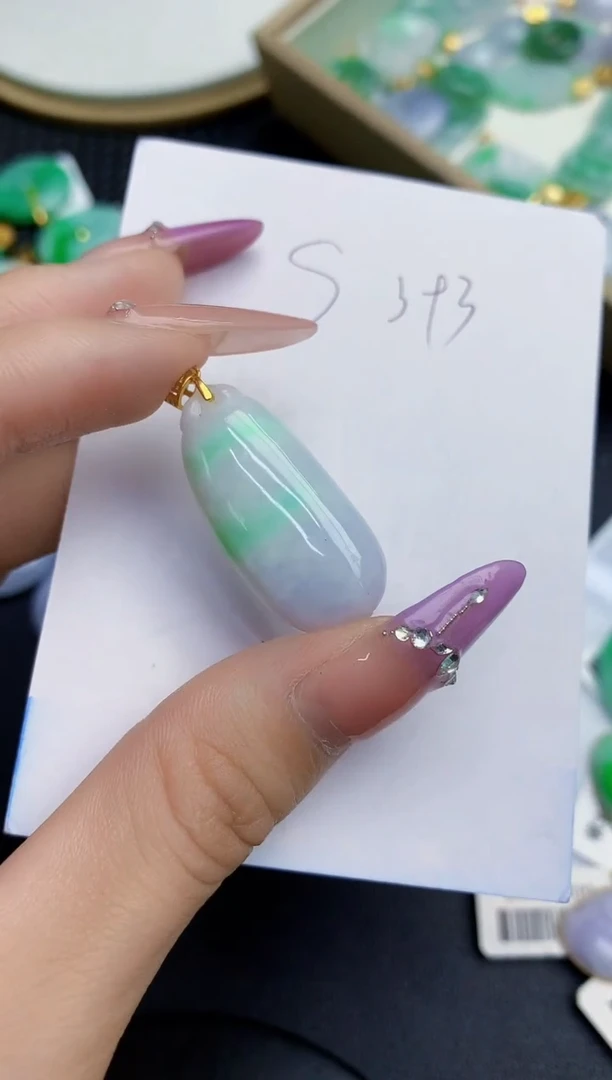 翡翠未镶嵌颈饰缅甸天然翡翠A货