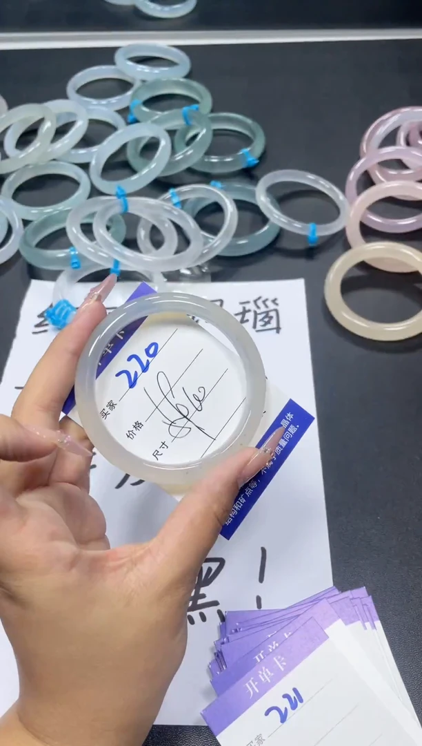 玛瑙/玉髓手镯未镶嵌220