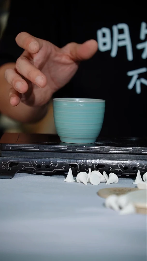 22-5弦文手握杯（云端釉 无底款）